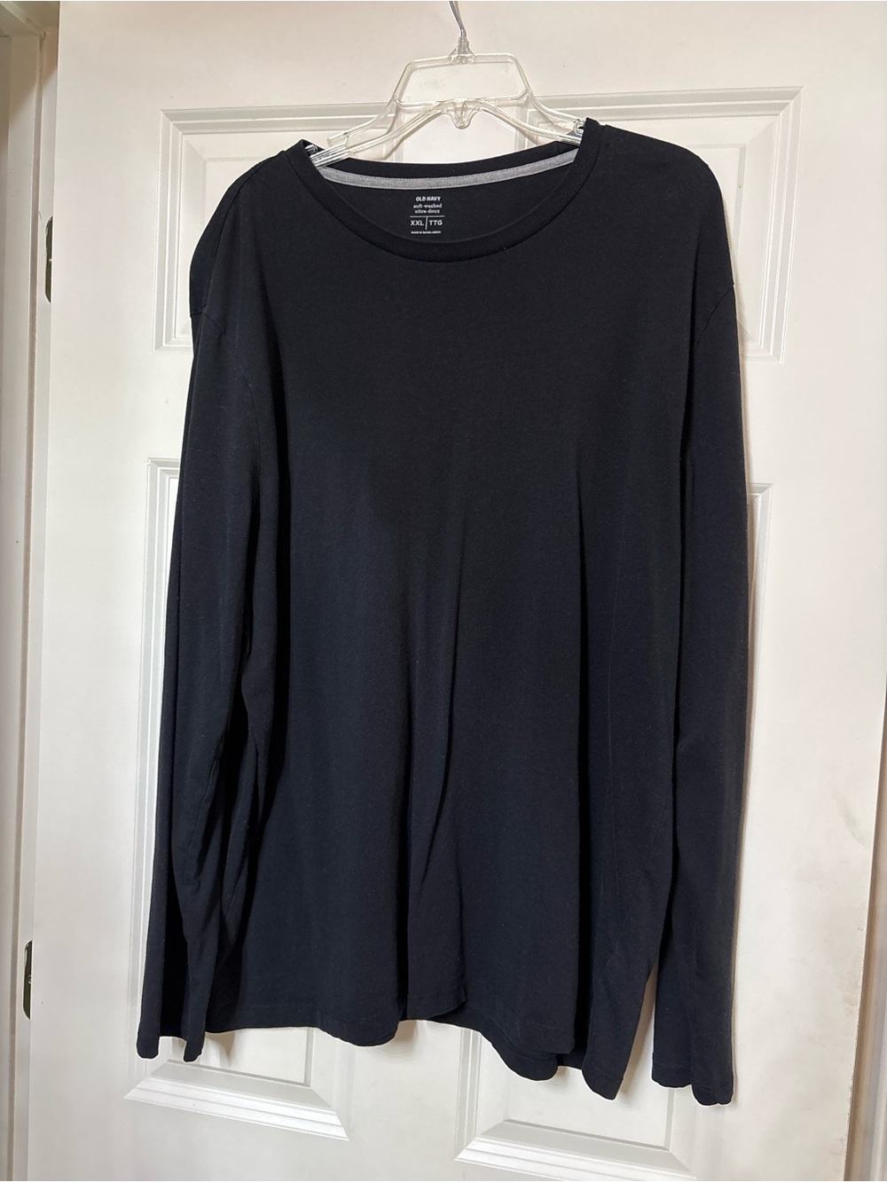 Old Navy Black Long-Sleeve Crewneck Sweater